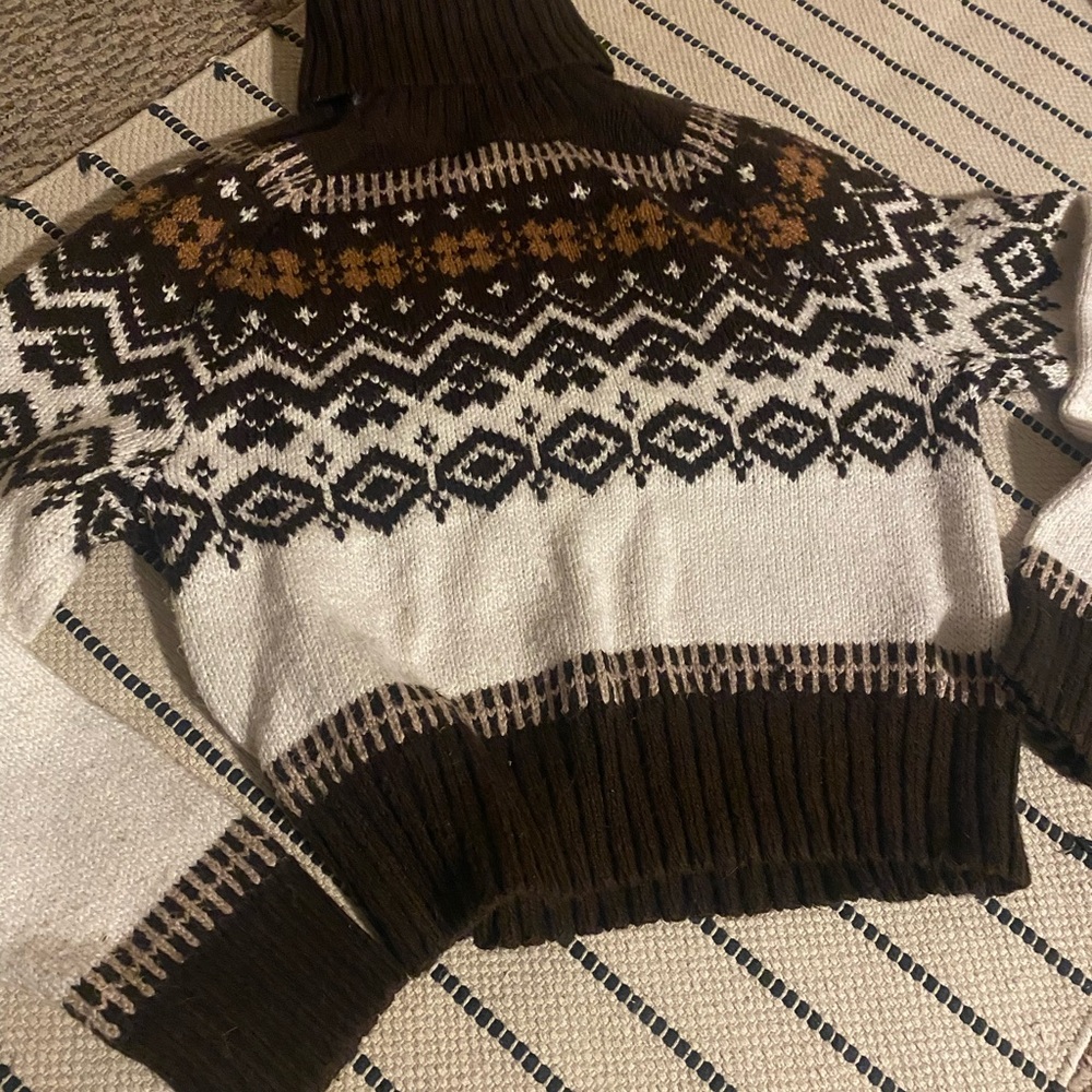American Eagle Brown and White Patterned Sweater